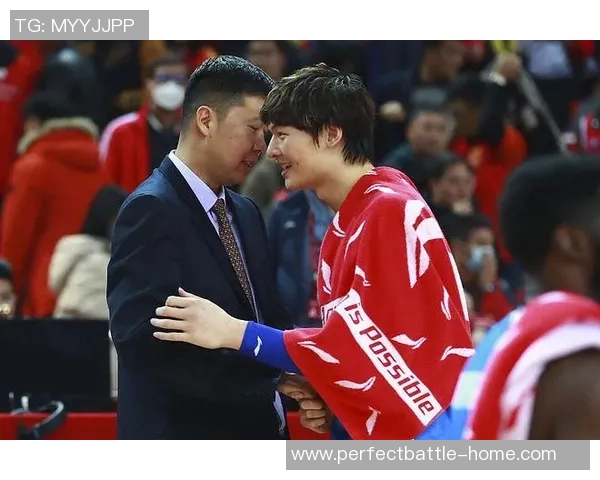 李咏与姚明的友谊故事：跨越篮球与主持的精彩人生交汇